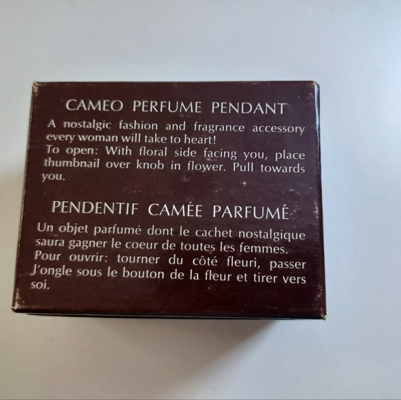 VINTAGE VANDA USA CARVED CAMEO PERFUME LOCKET FILIGREE PENDANT NECKLACE IN BOX - Picture 3 of 5